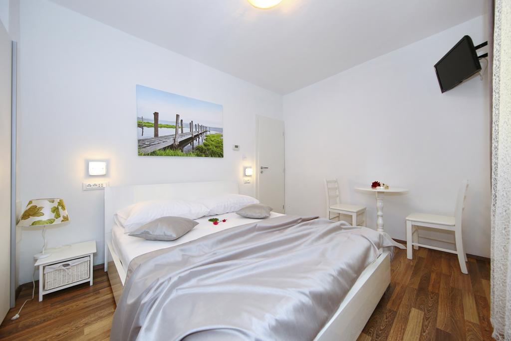 Apartments Maruna Self Check-In Задар Екстериор снимка